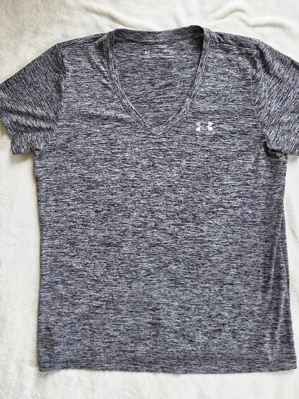 Under Armour Women’s Heathered Gray V-Neck Performance Tee